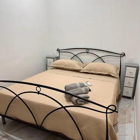 Vincent House * Napoli