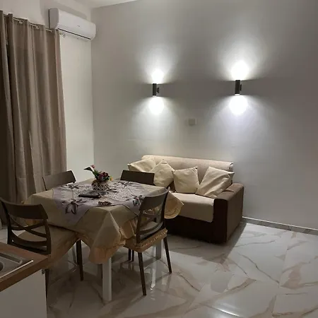 Vincent House Apartment *