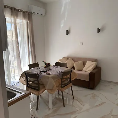 Vincent House Apartment