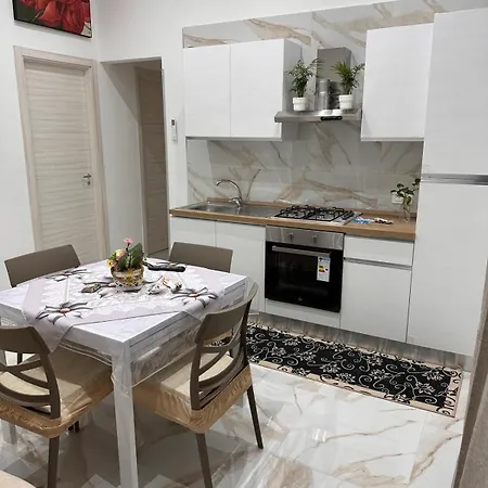 Vincent House Apartment *